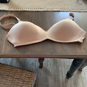 Ladies nude soft cup lightly padded bra